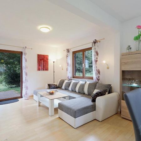 Seepark Kirchheim Ferienhaus Bei Vera Mit Sauna Екстериор снимка