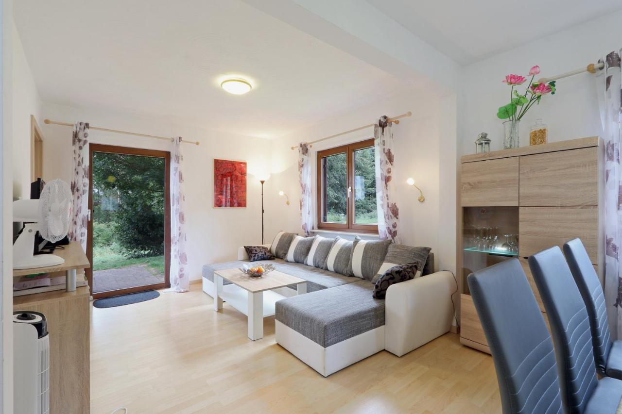 Seepark Kirchheim Ferienhaus Bei Vera Mit Sauna Екстериор снимка