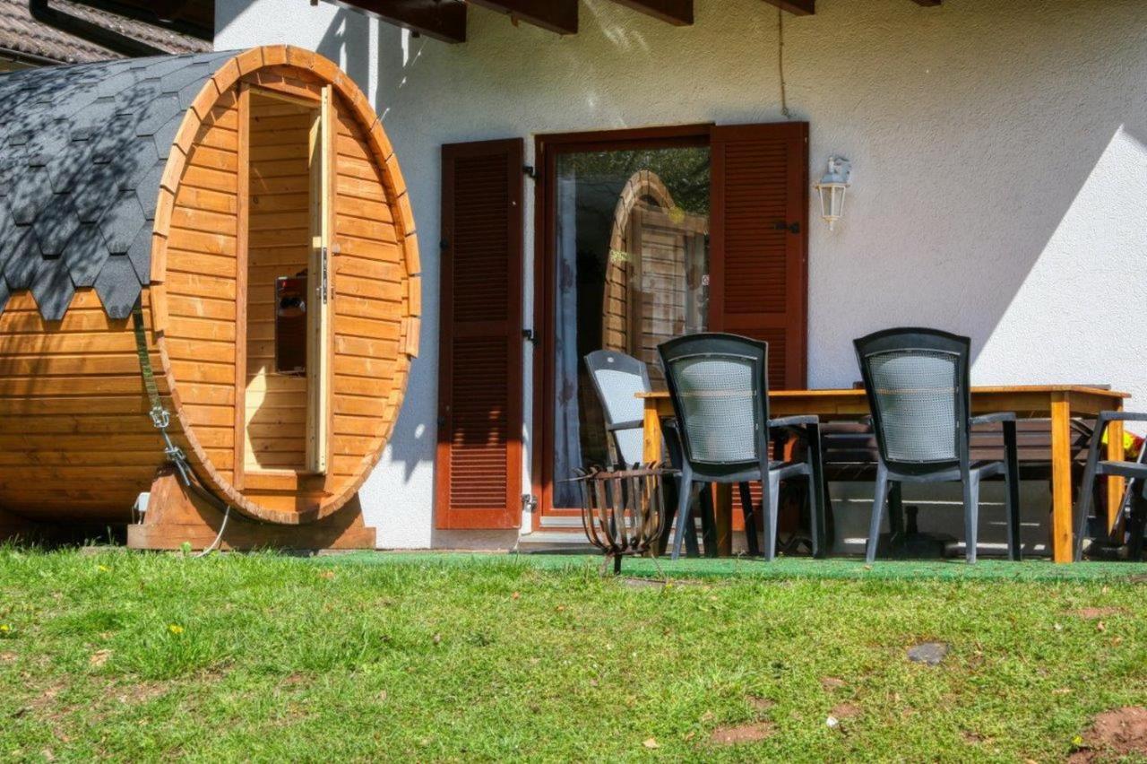 Seepark Kirchheim Ferienhaus Bei Vera Mit Sauna Екстериор снимка