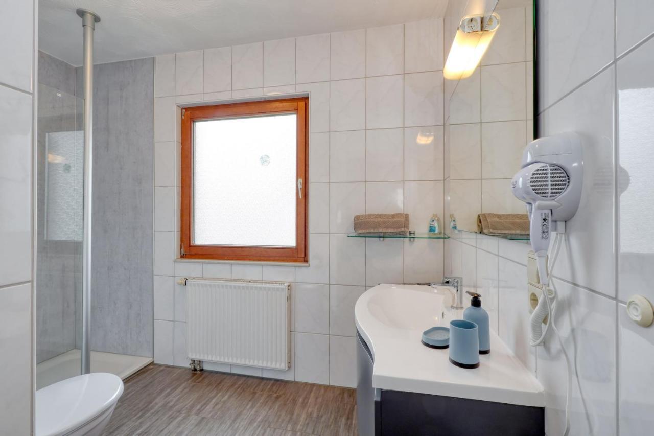 Seepark Kirchheim Ferienhaus Bei Vera Mit Sauna Екстериор снимка