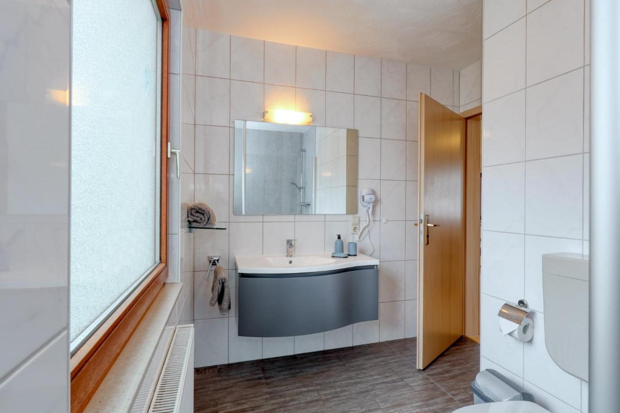 Seepark Kirchheim Ferienhaus Bei Vera Mit Sauna Екстериор снимка